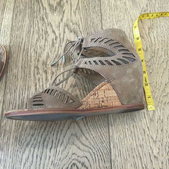 Dolce vita lace up wedge. - Picture 6 of 6